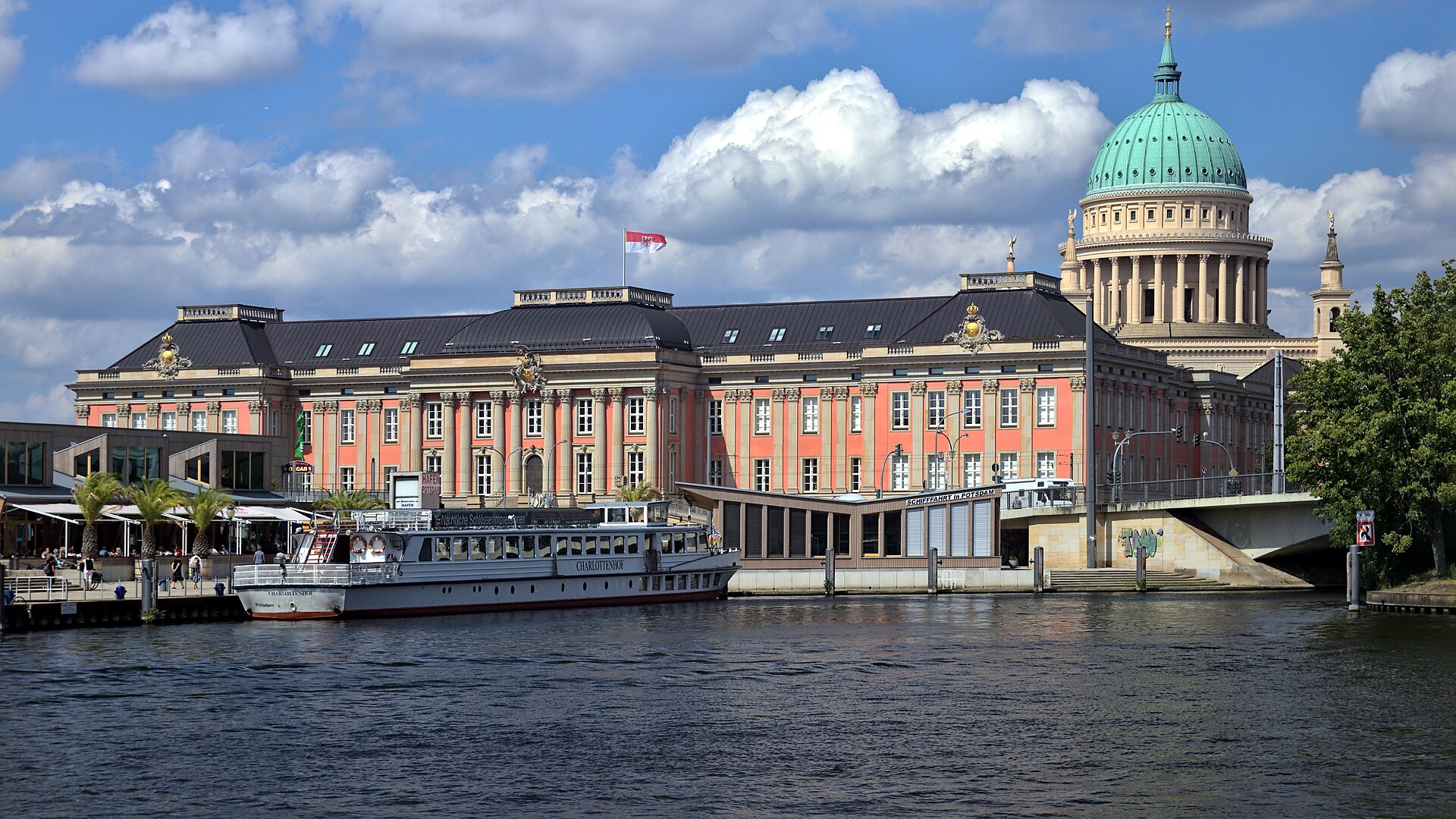 Stadtmotiv in Potsdam – 2018-08-10 DE Potsdam, Havel, Potsdamer Stadtschloss, Charlottenhof 05609390 (49952695592)